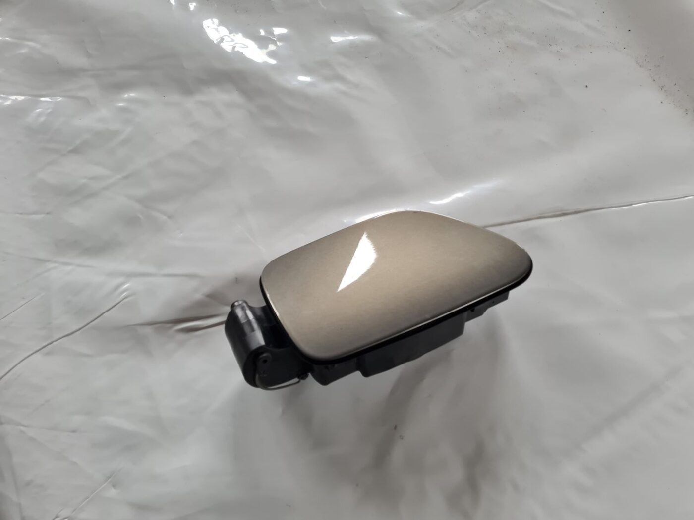 Degvielas tvertnes vāks priekš BMW 6 E63 645 2004 1 Degvielas tvertnes vāks priekš BMW 6 E63 645 2004