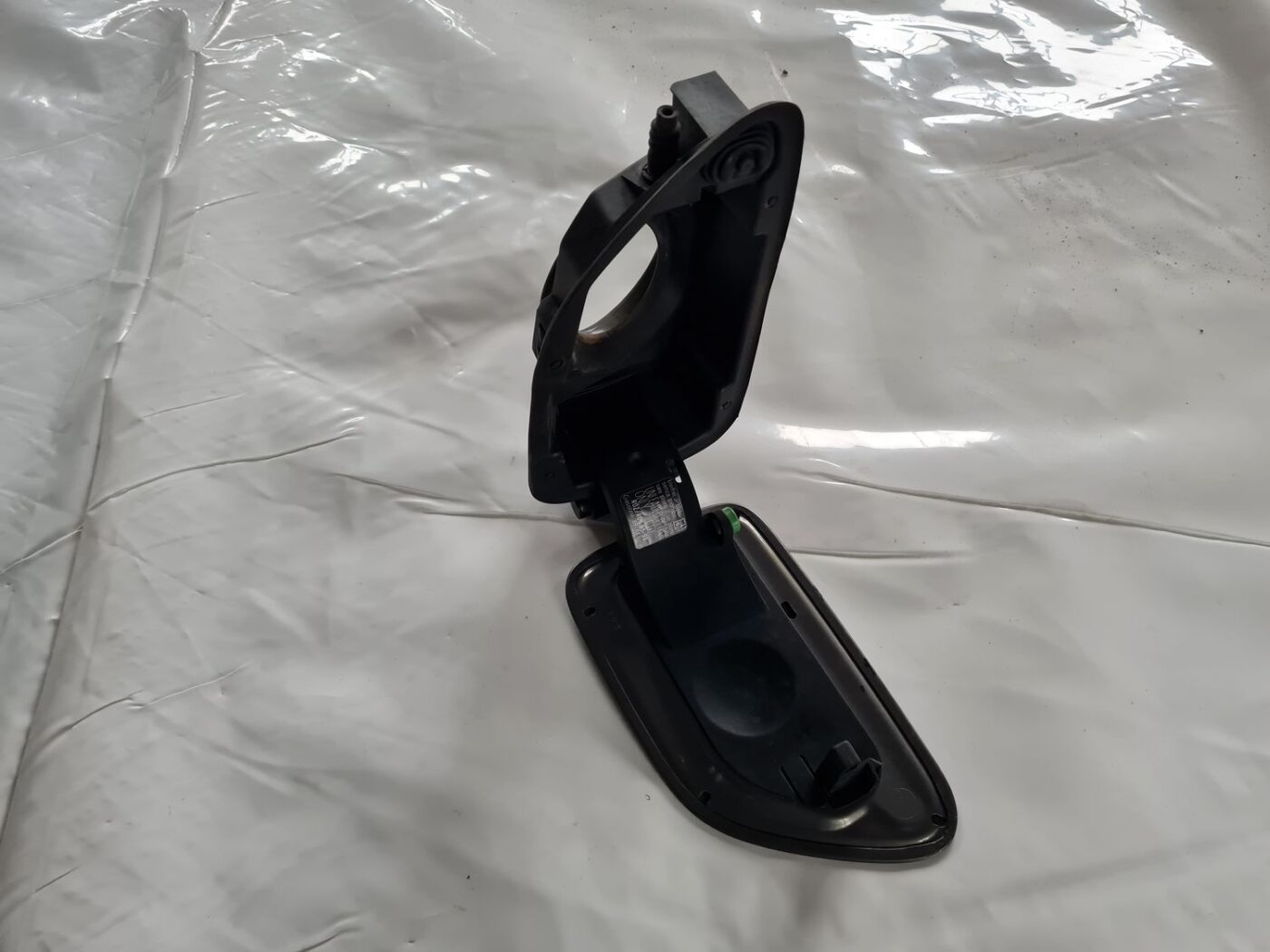 Degvielas tvertnes vāks priekš BMW 6 E63 645 2004 5 Degvielas tvertnes vāks priekš BMW 6 E63 645 2004