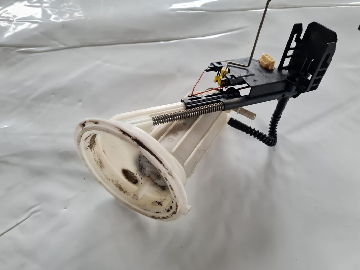 Degvielas tvertnes sūkņa līmeņa devējs priekš BMW 6 E63 645 2004 2 Degvielas tvertnes sūkņa līmeņa devējs priekš BMW 6 E63 645 2004