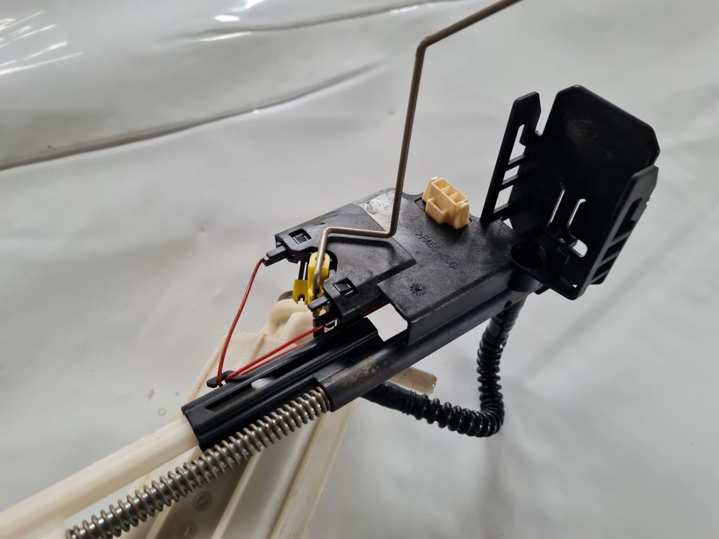 Degvielas tvertnes sūkņa līmeņa devējs priekš BMW 6 E63 645 2004 5 Degvielas tvertnes sūkņa līmeņa devējs priekš BMW 6 E63 645 2004