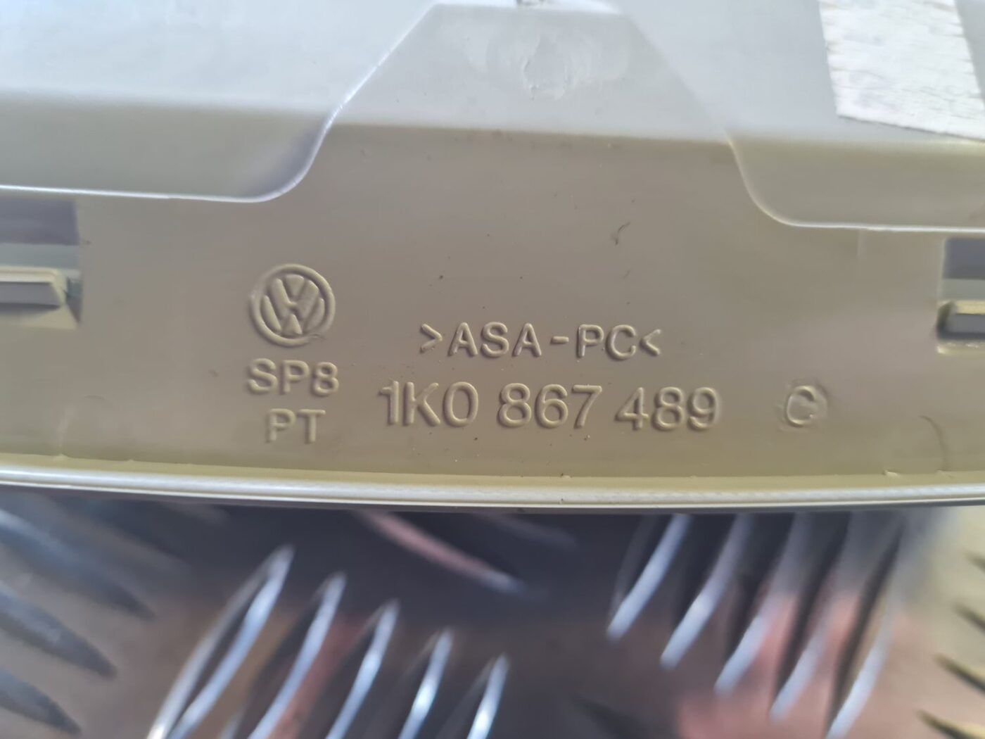 Salona apgaismojuma panelis priekš VW GOLF 5 2004 5 Salona apgaismojuma panelis priekš VW GOLF 5 2004