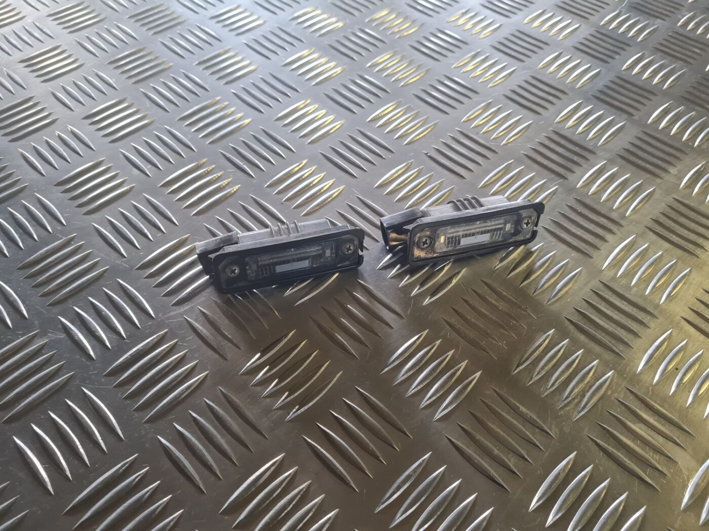 Numura zīmes apgaismojums priekš VW GOLF 5 2004