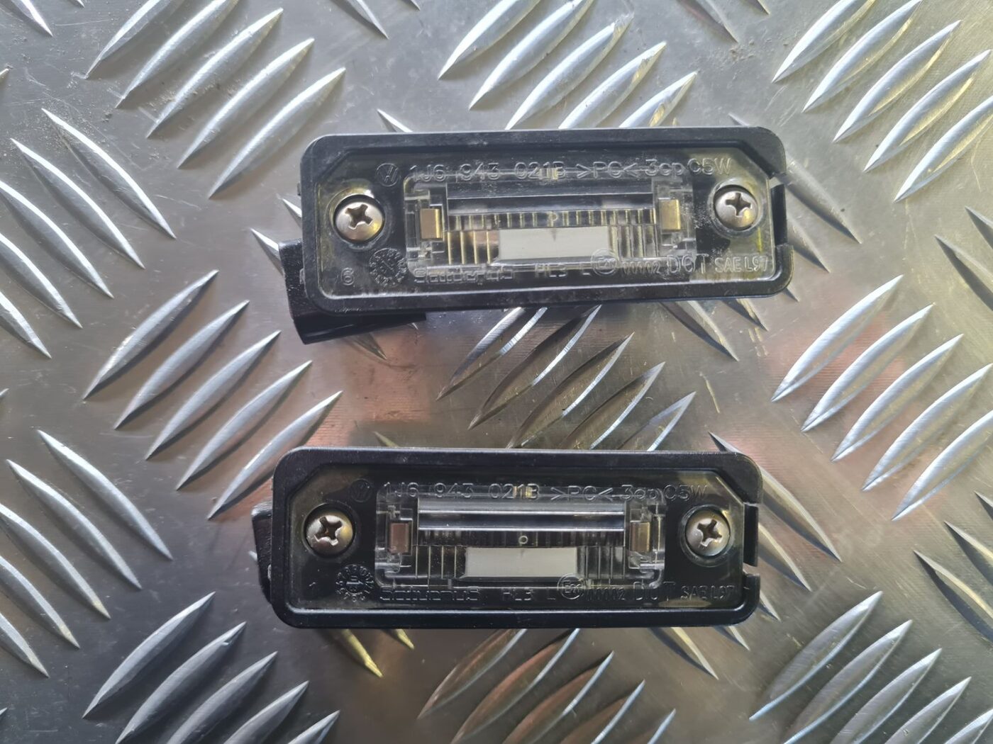 Numura zīmes apgaismojums priekš VW GOLF 5 2004