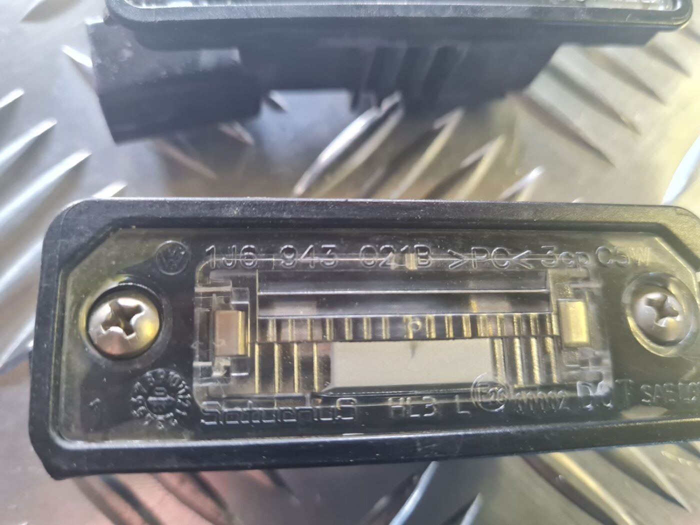 Numura zīmes apgaismojums priekš VW GOLF 5 2004