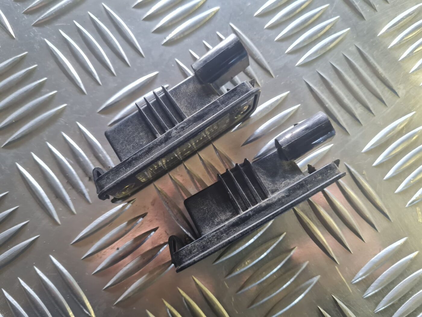 Numura zīmes apgaismojums priekš VW GOLF 5 2004