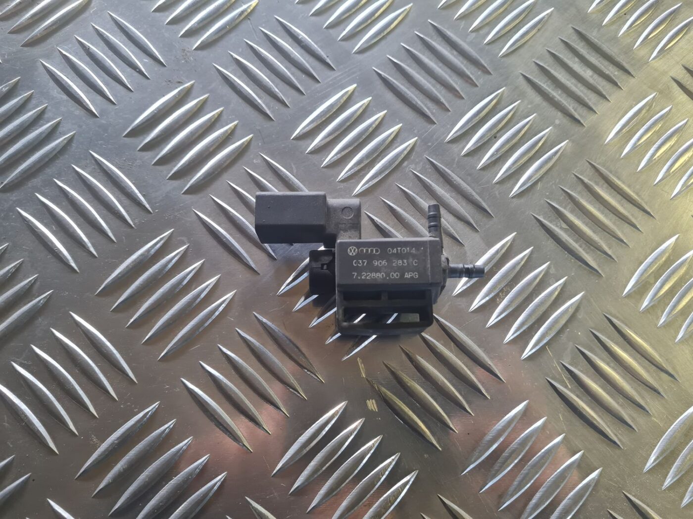 Solenoīda vakuuma vārsts priekš VW GOLF 5 2004 1 Solenoīda vakuuma vārsts priekš VW GOLF 5 2004