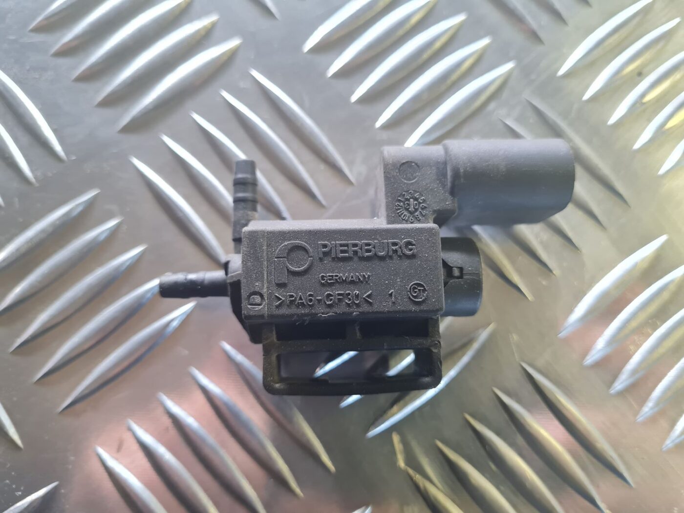 Solenoīda vakuuma vārsts priekš VW GOLF 5 2004 4 Solenoīda vakuuma vārsts priekš VW GOLF 5 2004