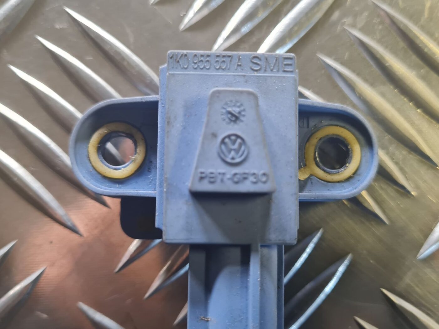 Drošības spilvena trieciensensors priekš VW GOLF 5 2004 4 Drošības spilvena trieciensensors priekš VW GOLF 5 2004