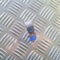 Degvielas tvertnes atvēršanas poga priekš VW GOLF 5 2004