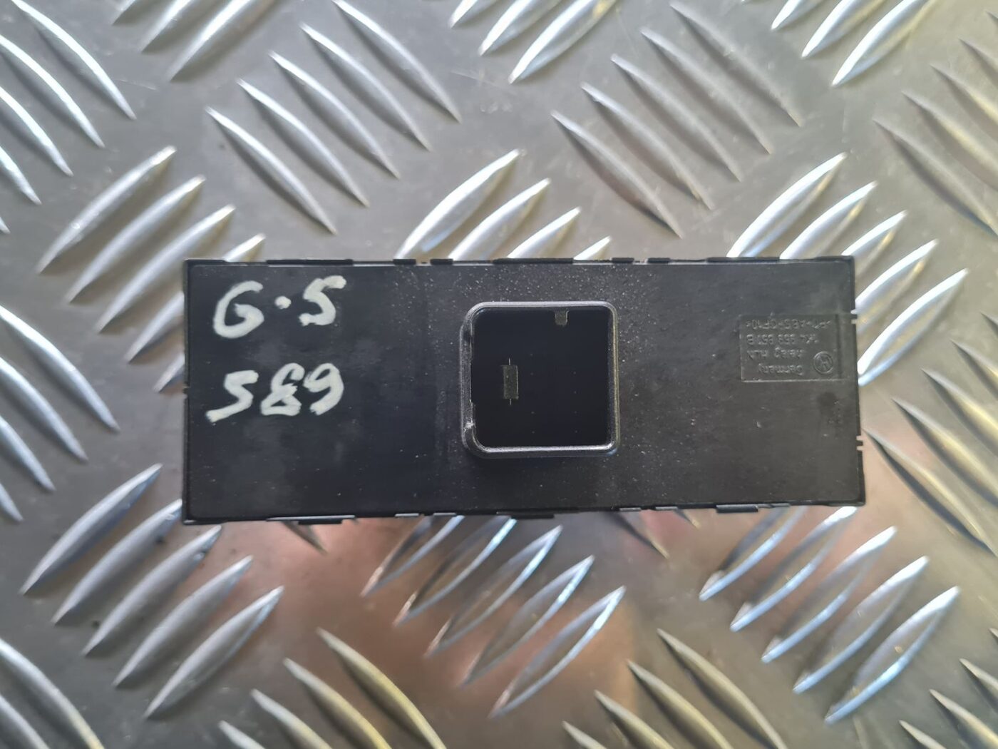 Šofera durvju slēdža pogas priekš VW GOLF 5 2004 4 Šofera durvju slēdža pogas priekš VW GOLF 5 2004