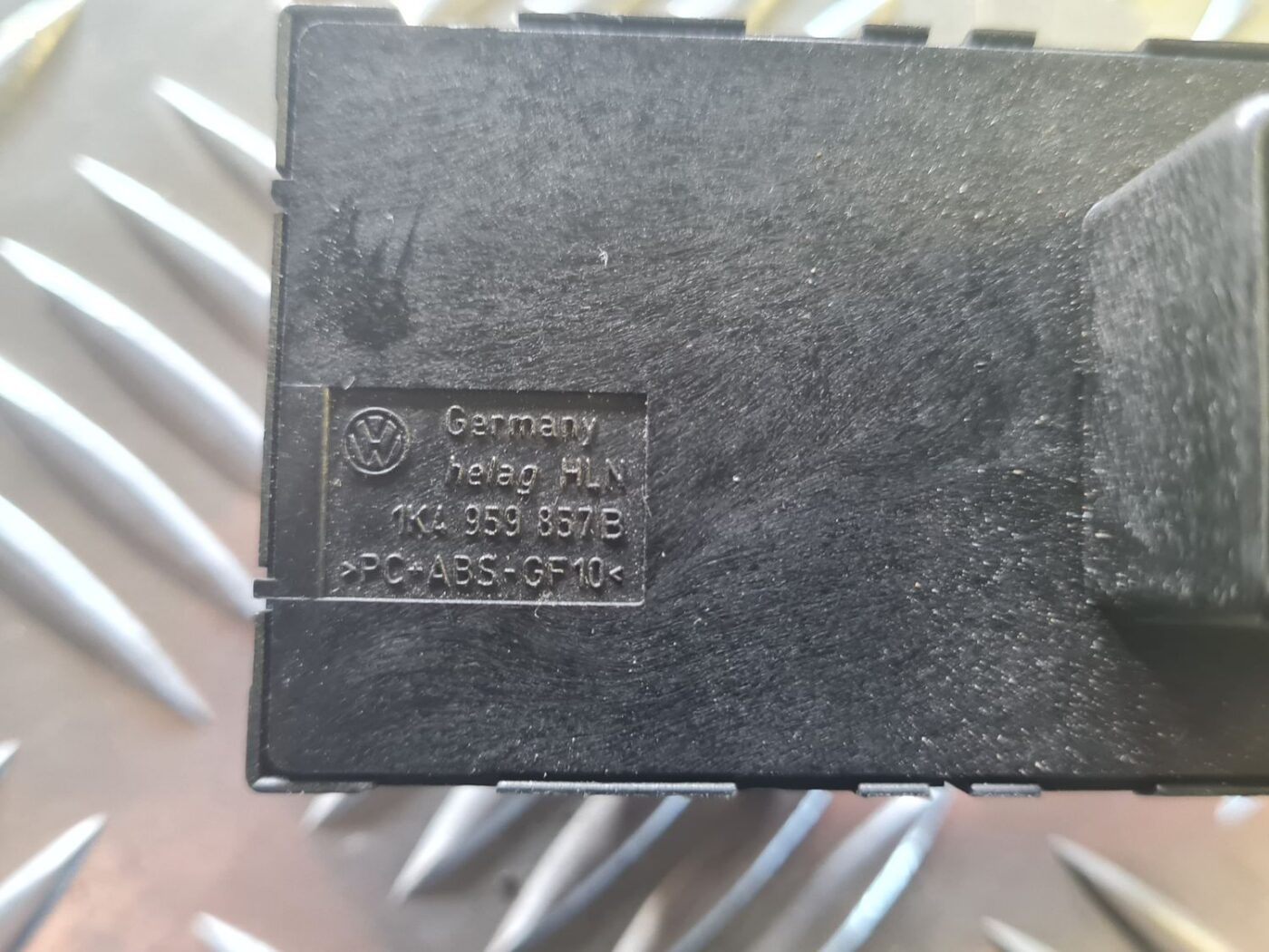 Šofera durvju slēdža pogas priekš VW GOLF 5 2004 3 Šofera durvju slēdža pogas priekš VW GOLF 5 2004