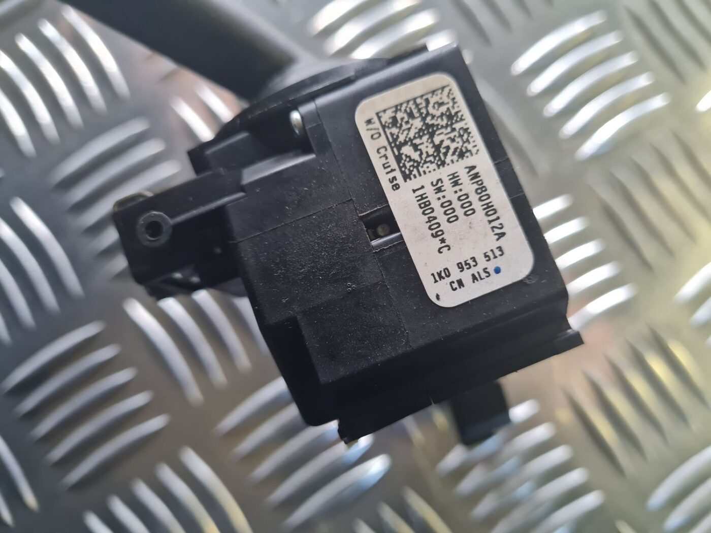 Pagrieziena rādītāju slēdzis priekš VW GOLF 5 2004 4 Pagrieziena rādītāju slēdzis priekš VW GOLF 5 2004