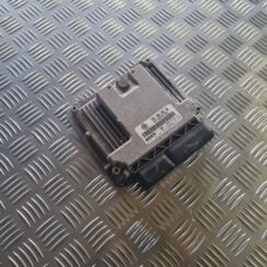 Dzinēja vadības bloks priekš VW GOLF 5 2004