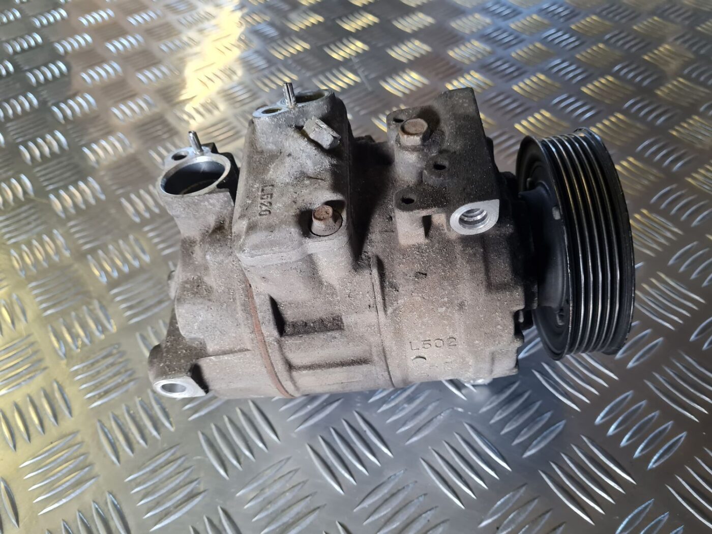 Gaisa kondicioniera kompresors priekš VW GOLF 5 2004 2 Gaisa kondicioniera kompresors priekš VW GOLF 5 2004