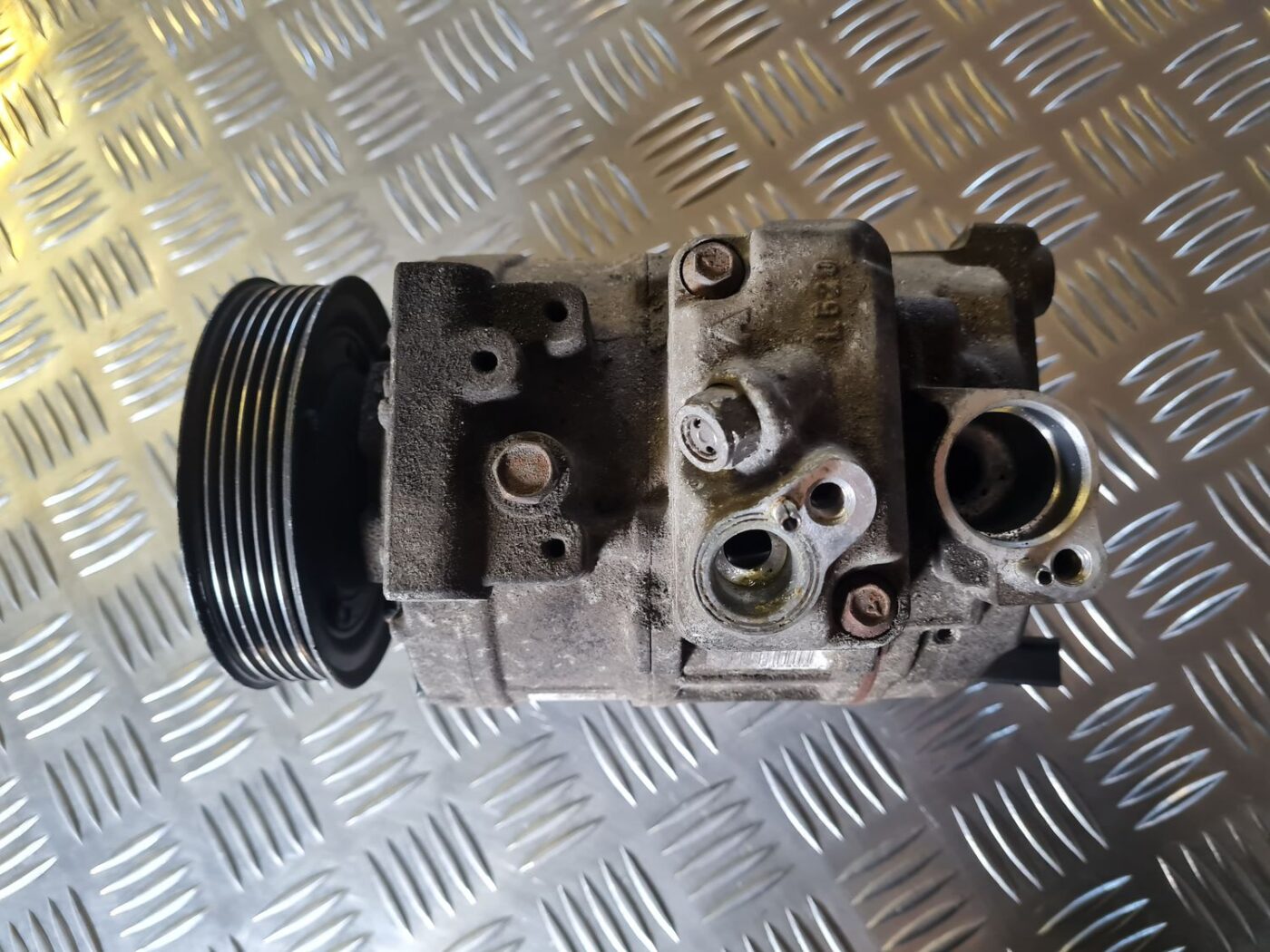 Gaisa kondicioniera kompresors priekš VW GOLF 5 2004 4 Gaisa kondicioniera kompresors priekš VW GOLF 5 2004