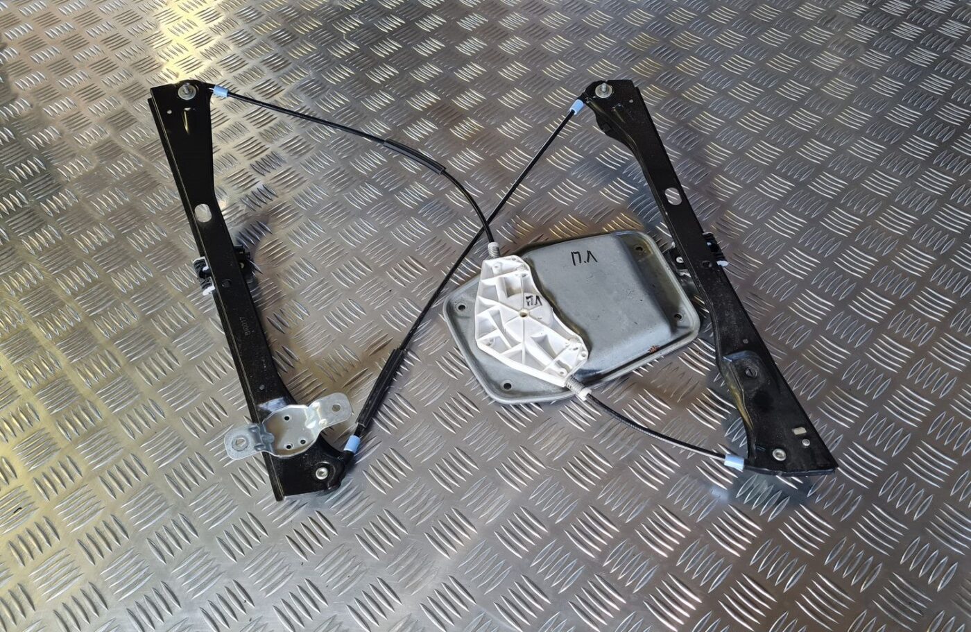 Stikla pacelšanas mehānisms priekšējais kreisais priekš VW GOLF 5 2004