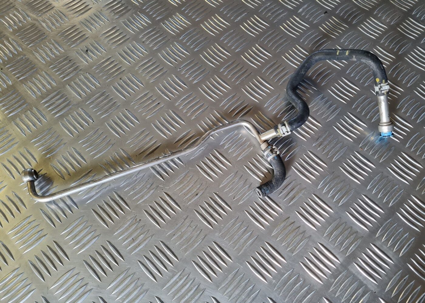 Degvielas caurule priekš VW GOLF 5 2004 2 Degvielas caurule priekš VW GOLF 5 2004