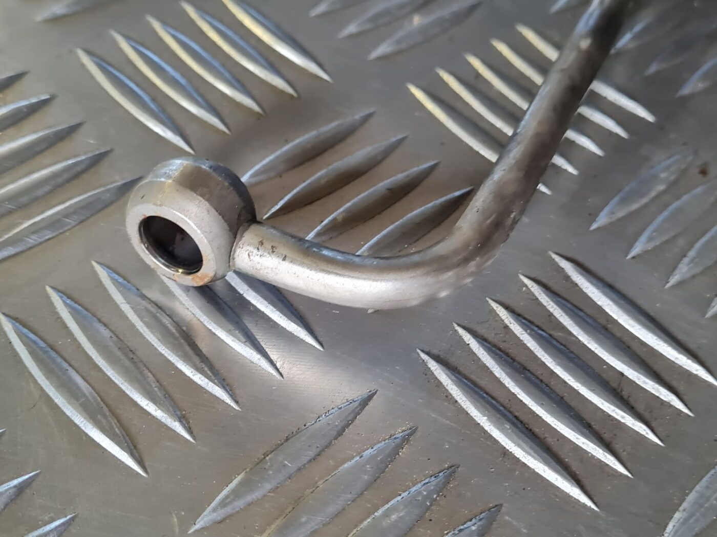 Degvielas caurule priekš VW GOLF 5 2004 3 Degvielas caurule priekš VW GOLF 5 2004