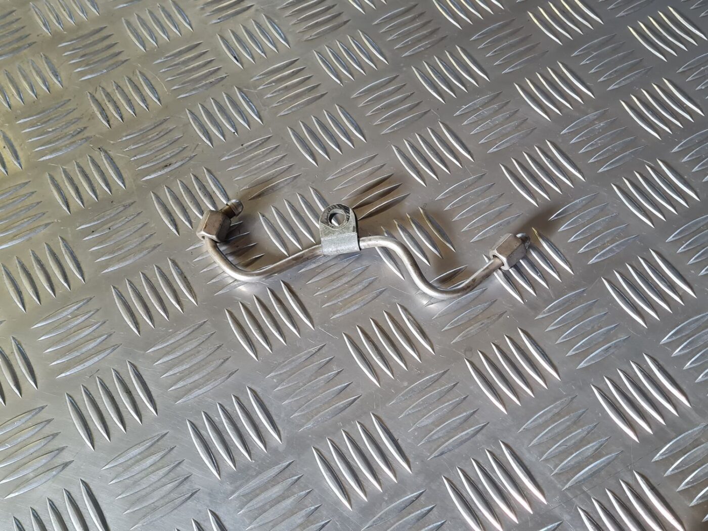 Degvielas caurule priekš VW GOLF 5 2004 1 Degvielas caurule priekš VW GOLF 5 2004