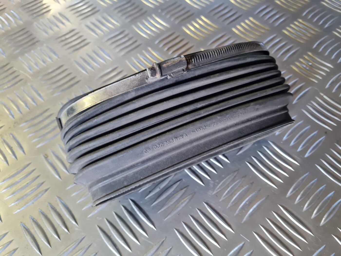 Gaisa vads priekš VW GOLF 5 2004 2 Gaisa vads priekš VW GOLF 5 2004