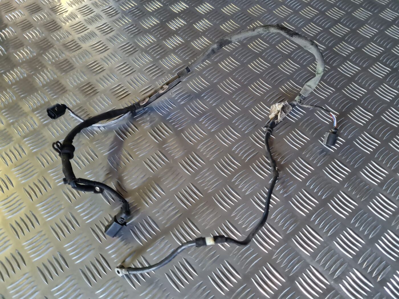 Startera un ģeneratora vads priekš VW GOLF 5 2004 2 Startera un ģeneratora vads priekš VW GOLF 5 2004