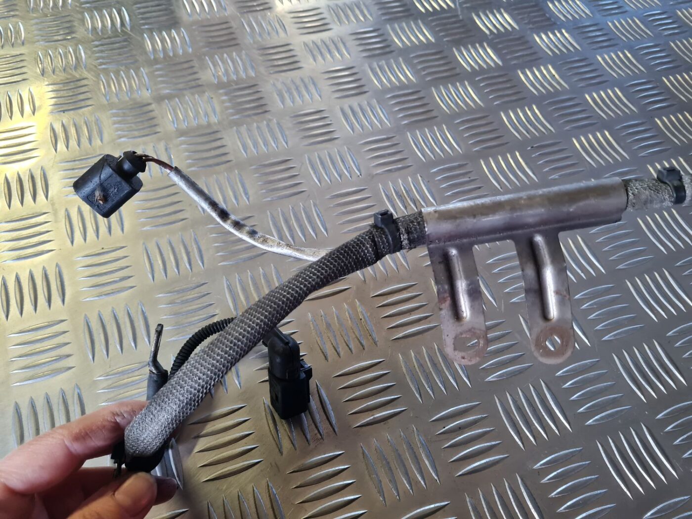 Startera un ģeneratora vads priekš VW GOLF 5 2004 8 Startera un ģeneratora vads priekš VW GOLF 5 2004