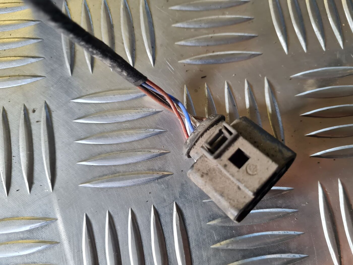 Startera un ģeneratora vads priekš VW GOLF 5 2004 5 Startera un ģeneratora vads priekš VW GOLF 5 2004