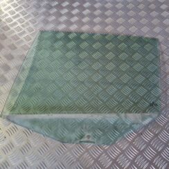 Aizmugurējo kreiso durvju stikls priekš VW GOLF 5 2004