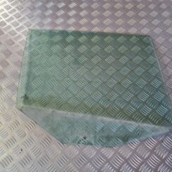 Aizmugurējo labo durvju stikls priekš VW GOLF 5 2004