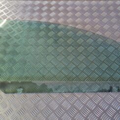 Priekšējo labo durvju stikls priekš VW GOLF 5 2004