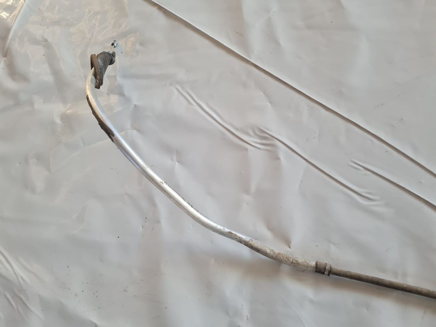 Stāvbremzes troses priekš VW GOLF 5 2004 2 Stāvbremzes troses priekš VW GOLF 5 2004