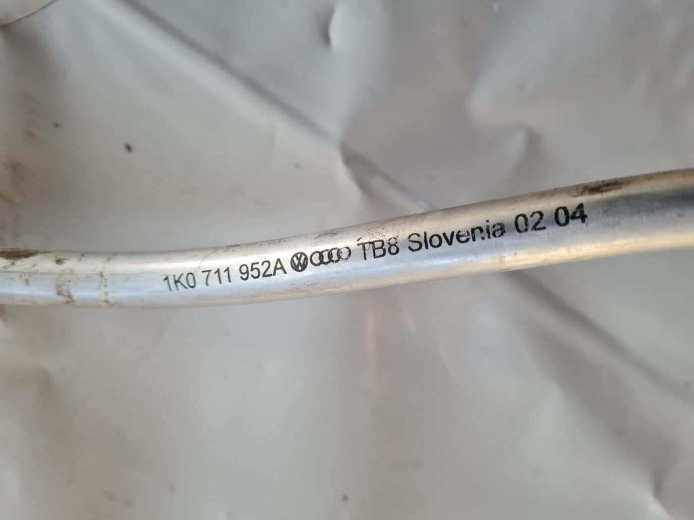 Stāvbremzes troses priekš VW GOLF 5 2004 3 Stāvbremzes troses priekš VW GOLF 5 2004