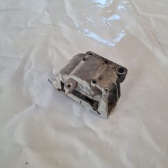 Dzinēja spilvens priekš VW GOLF 5 2004