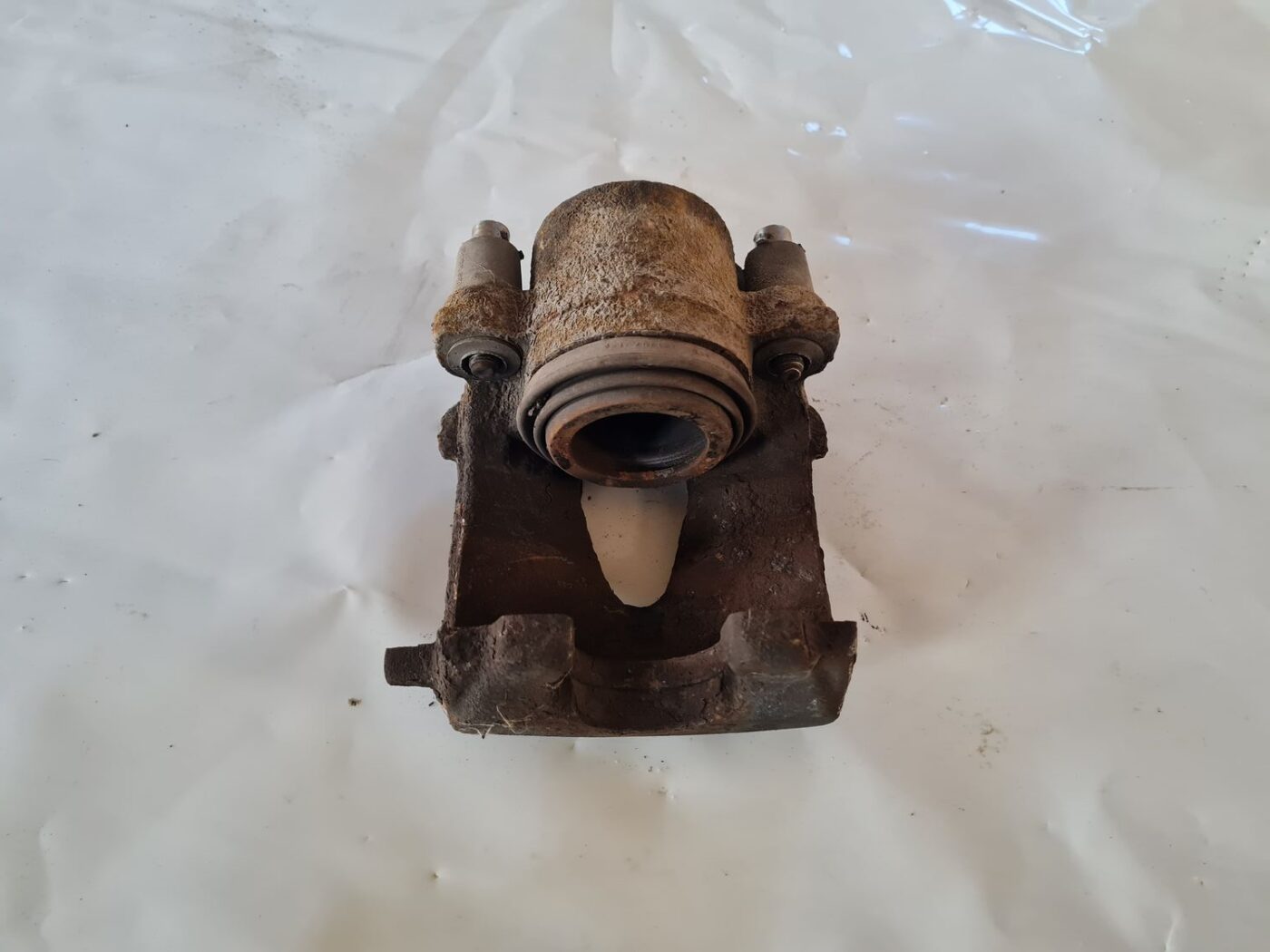 Priekšējais labais suports priekš VW GOLF 5 2004 2 Priekšējais labais suports priekš VW GOLF 5 2004