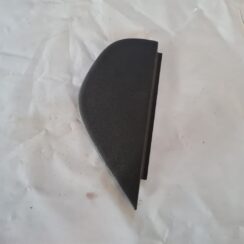 Mērinstrumentu paneļa sānu apdare priekš VW GOLF 5 2004