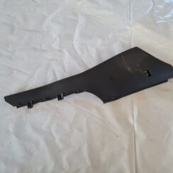 Centrālās konsoles (apdares) sānu panelis priekš VW GOLF 5 2004