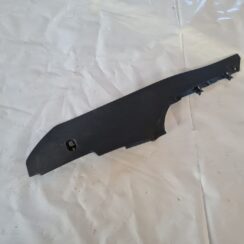 Centrālās konsoles (apdares) sānu panelis priekš VW GOLF 5 2004