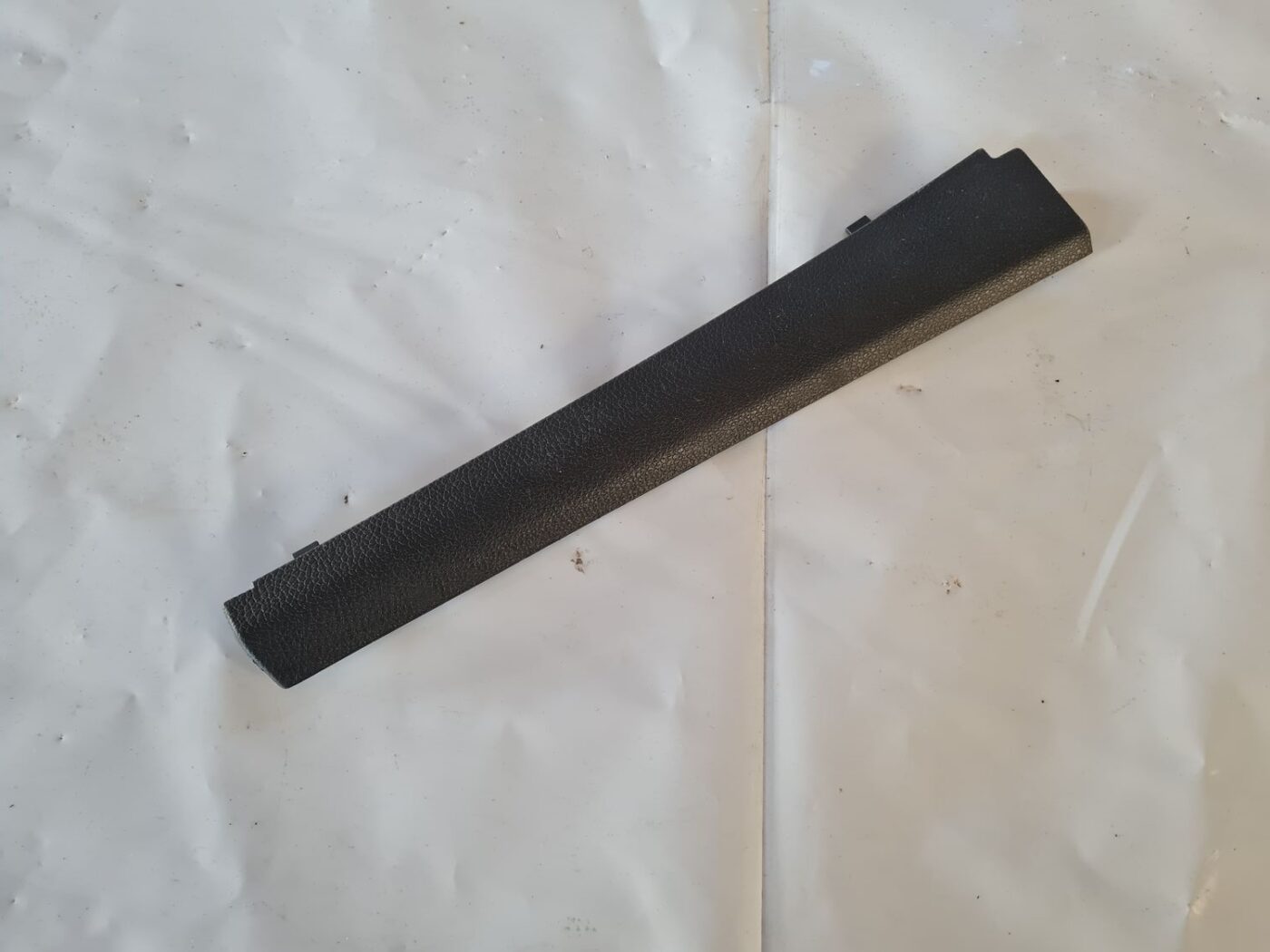 Priekšējas salona statnes apdare priekš VW GOLF 5 2004 1 Priekšējas salona statnes apdare priekš VW GOLF 5 2004