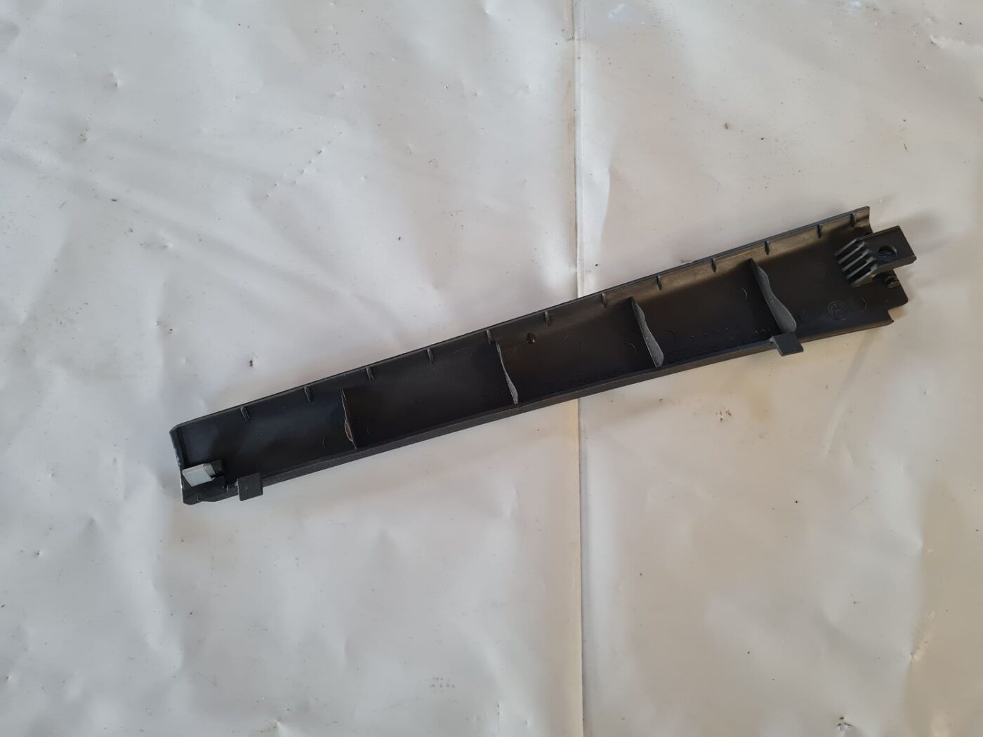 Priekšējas salona statnes apdare priekš VW GOLF 5 2004 2 Priekšējas salona statnes apdare priekš VW GOLF 5 2004