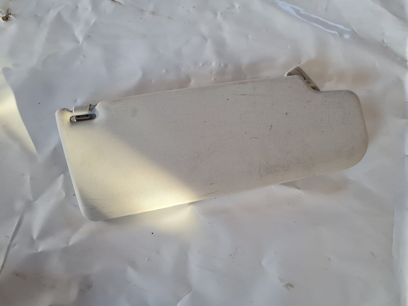 Saules aizsargs priekš VW GOLF 5 2004 2 Saules aizsargs priekš VW GOLF 5 2004