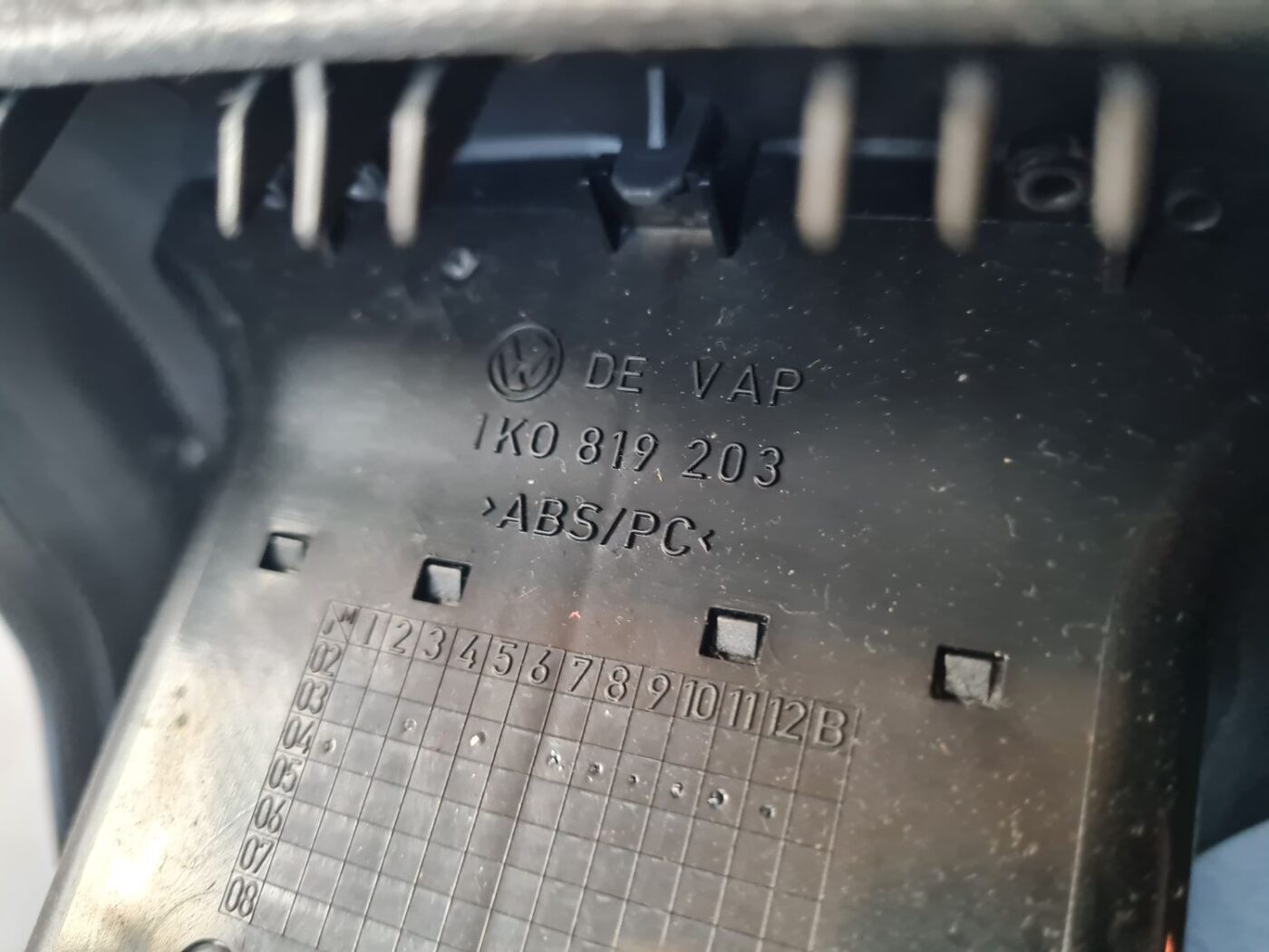 Centrālās konsoles gaisa vads priekš VW GOLF 5 2004 3 Centrālās konsoles gaisa vads priekš VW GOLF 5 2004