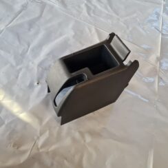 Centrālās konsoles (apdares) vidēja daļa priekš VW GOLF 5 2004