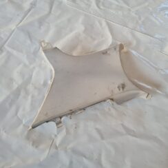 Aizmugurējas salona statnes apdare priekš VW GOLF 5 2004