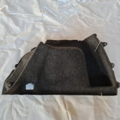 Bagāžnieka nodalījuma sānu apdare priekš VW GOLF 5 2004