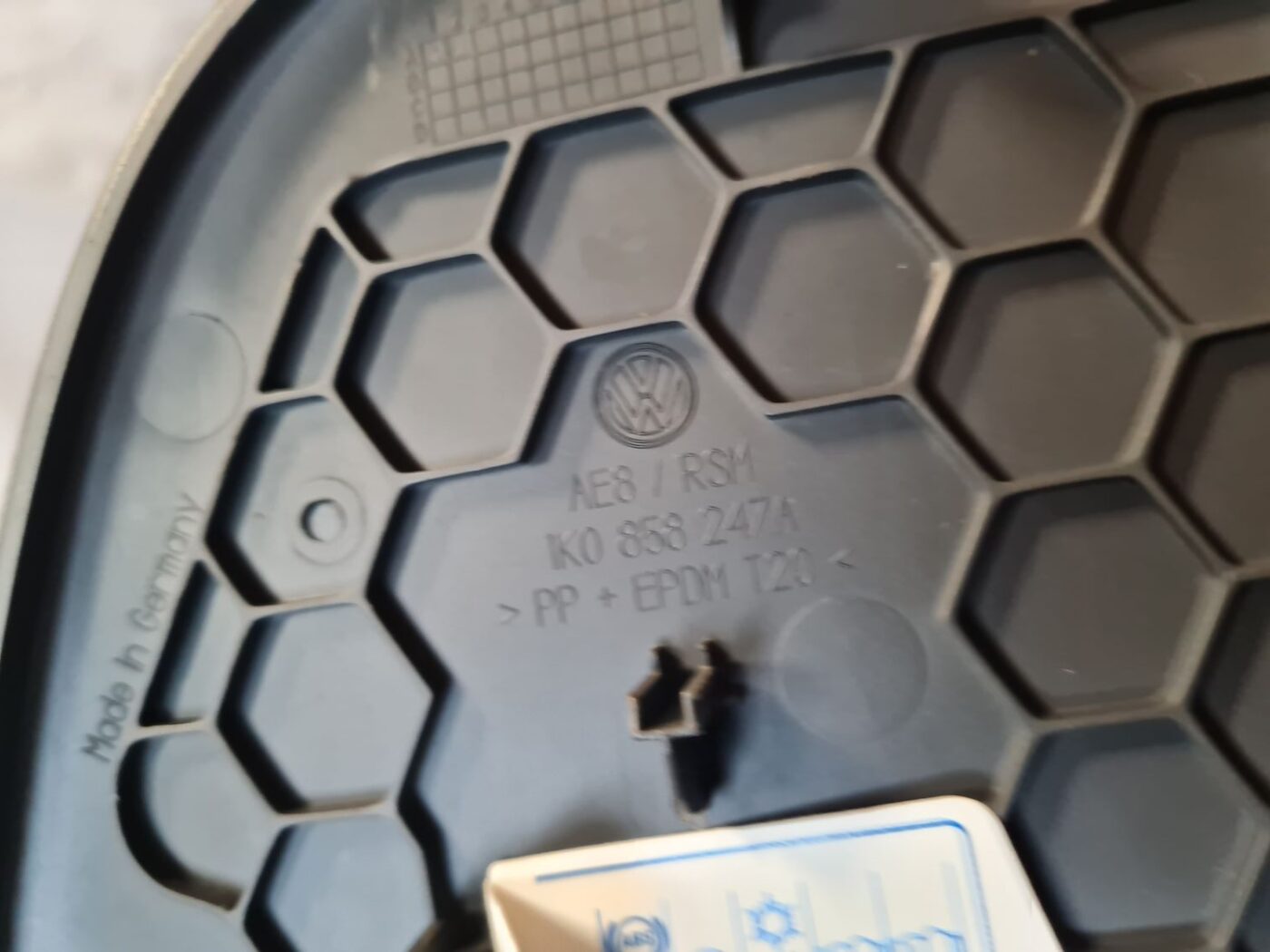 Mērinstrumentu paneļa sānu apdare priekš VW GOLF 5 2004 3 Mērinstrumentu paneļa sānu apdare priekš VW GOLF 5 2004