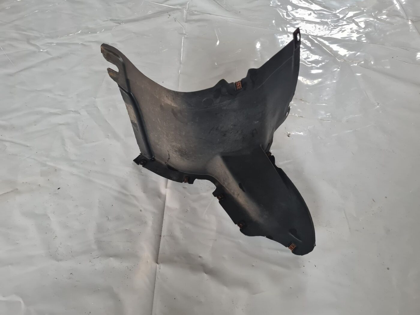 Priekšējais kreisais paspārns priekš VW GOLF 5 2004