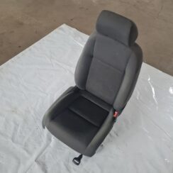 Priekšējais labais sēdeklis priekš VW GOLF 5 2004