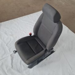 Priekšējais kreisais sēdeklis priekš VW GOLF 5 2004