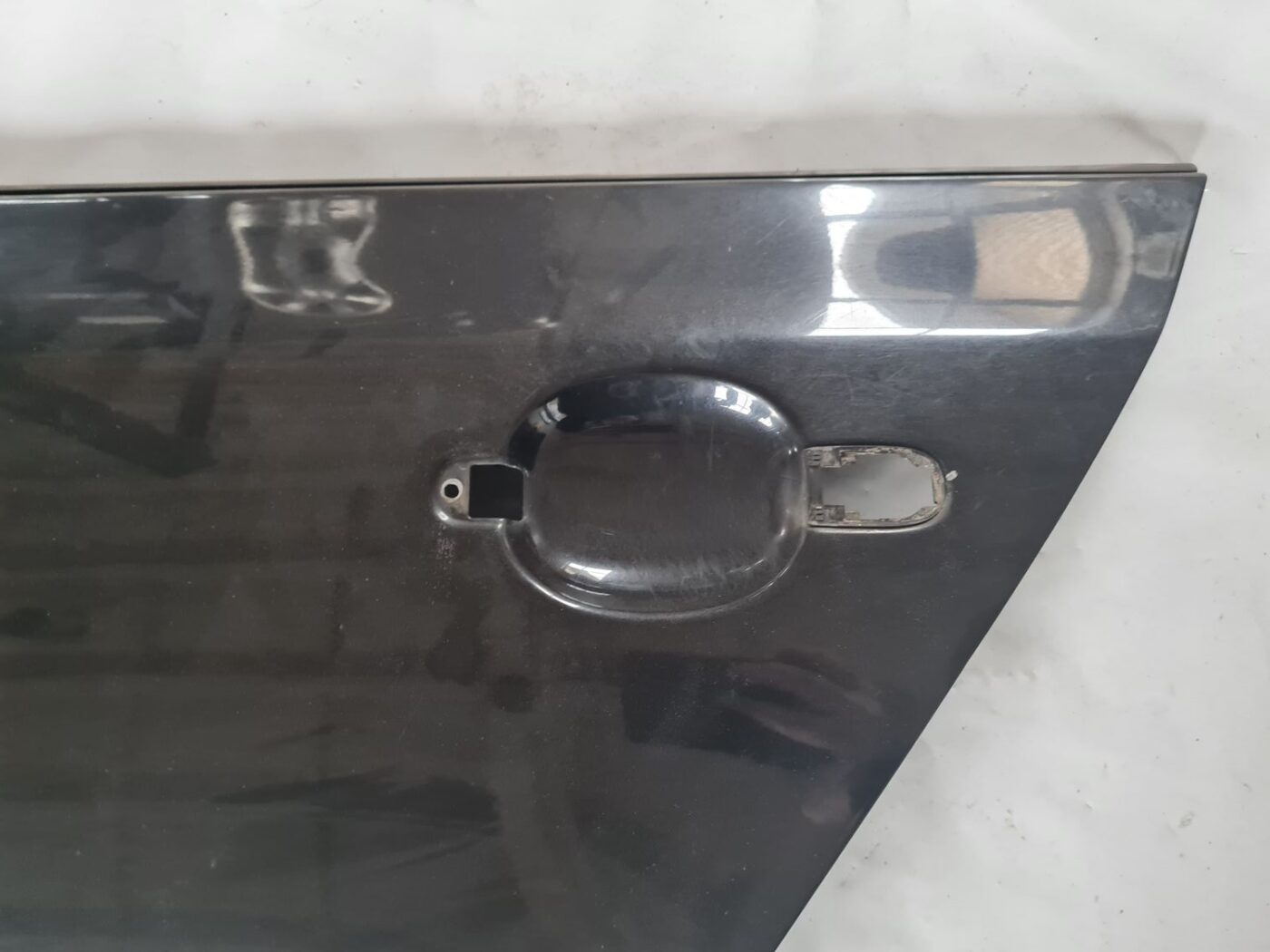 Aizmugurējās kreisās durvis priekš VW GOLF 5 2004