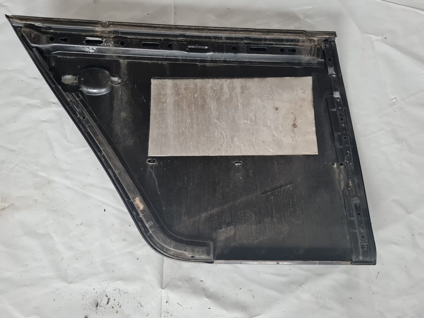 Aizmugurējās kreisās durvis priekš VW GOLF 5 2004